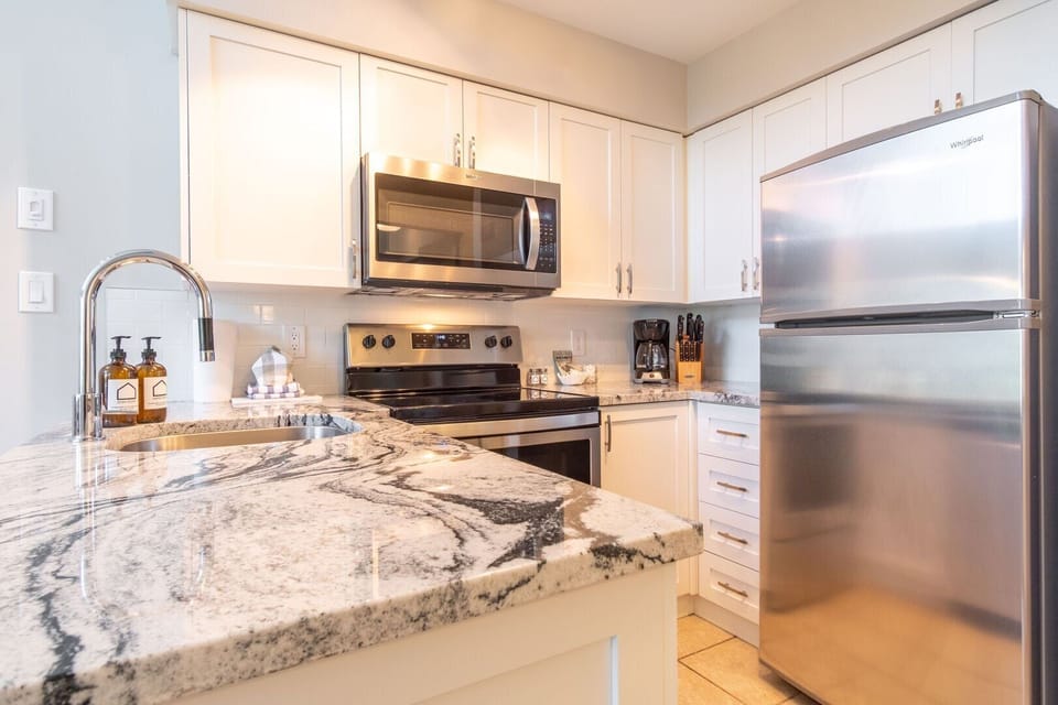 Fully kitchen: High-end appliances