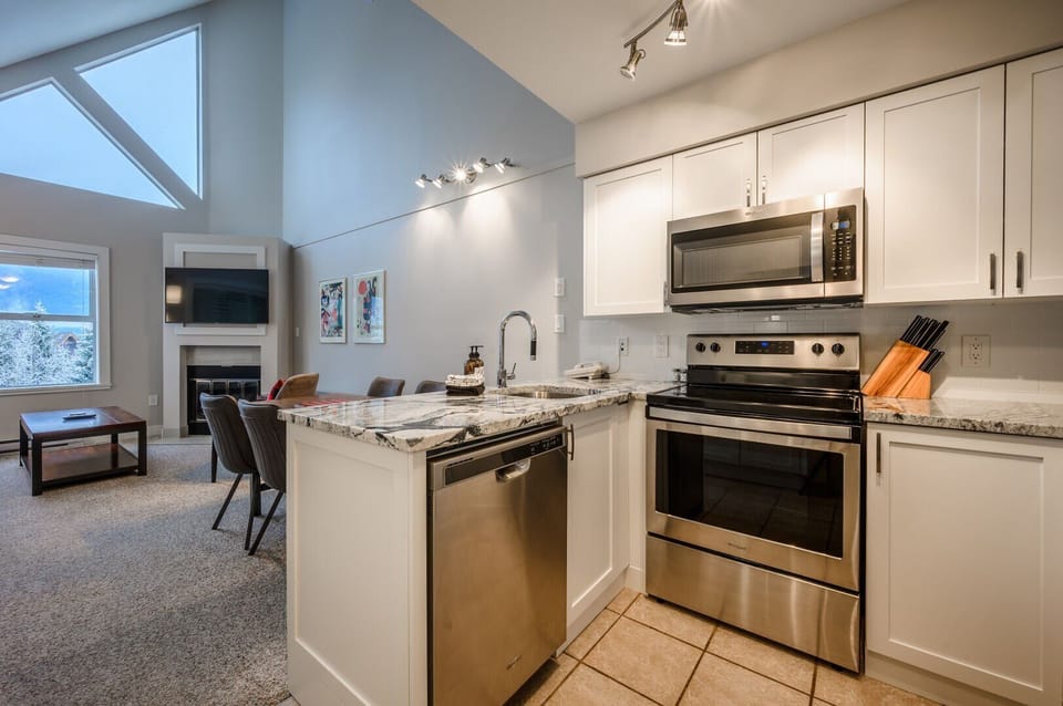 Fully kitchen: High-end appliances