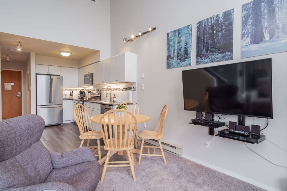 Living area: Smart TV