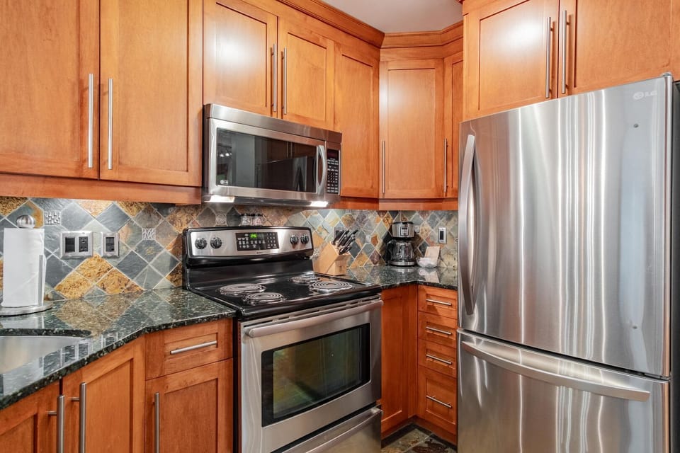Fully kitchen: Stainless steel appliances