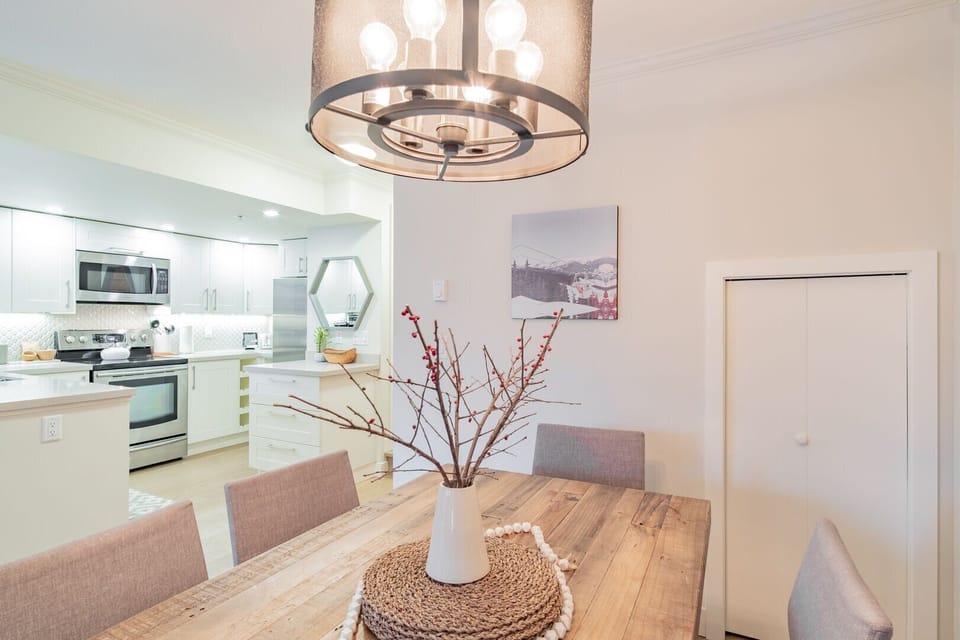 Dining area: Seats six people