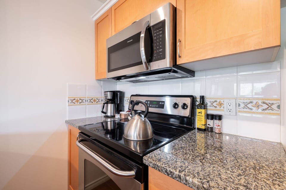 Full kitchen