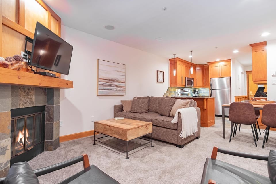 Living area: Smart TV