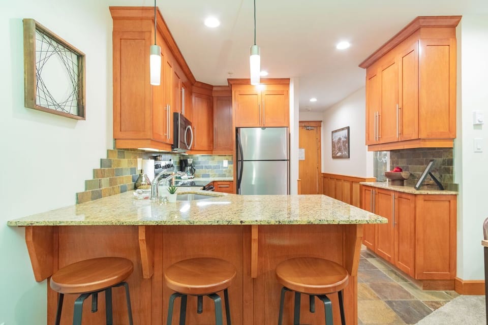 Full kitchen: Breakfast bar