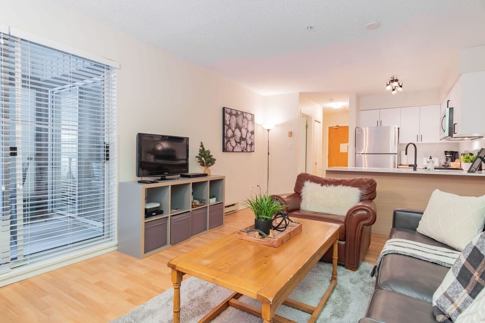 Living area: Gas fireplace
