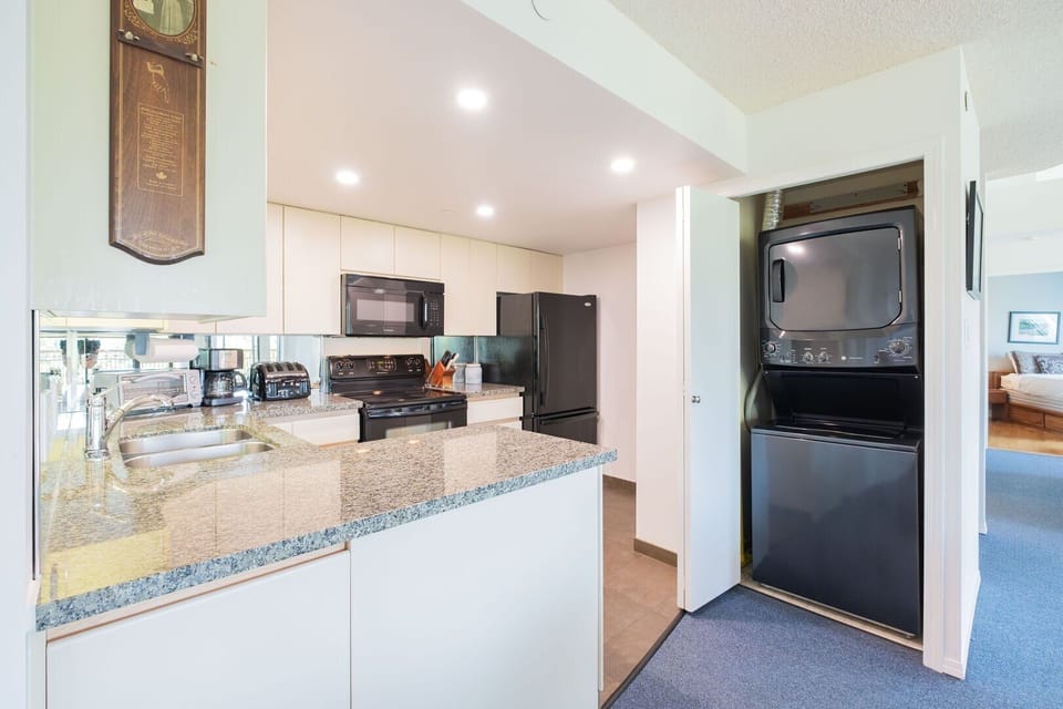 Laundry area: Washer/dryer