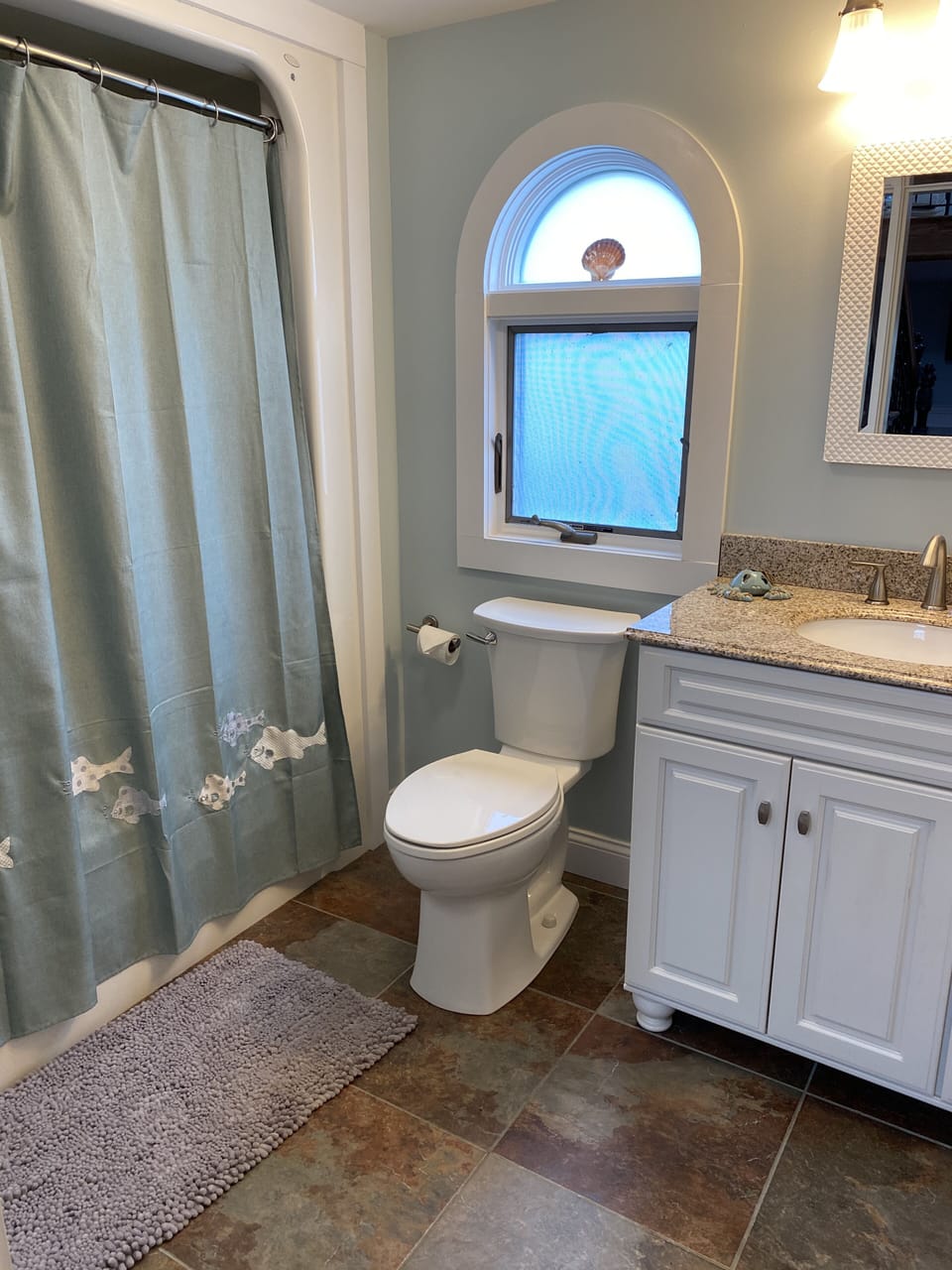1st Floor Full Bathroom / Granite Vanity/Shower-Tub/ Closet w/ Washer & Dryer