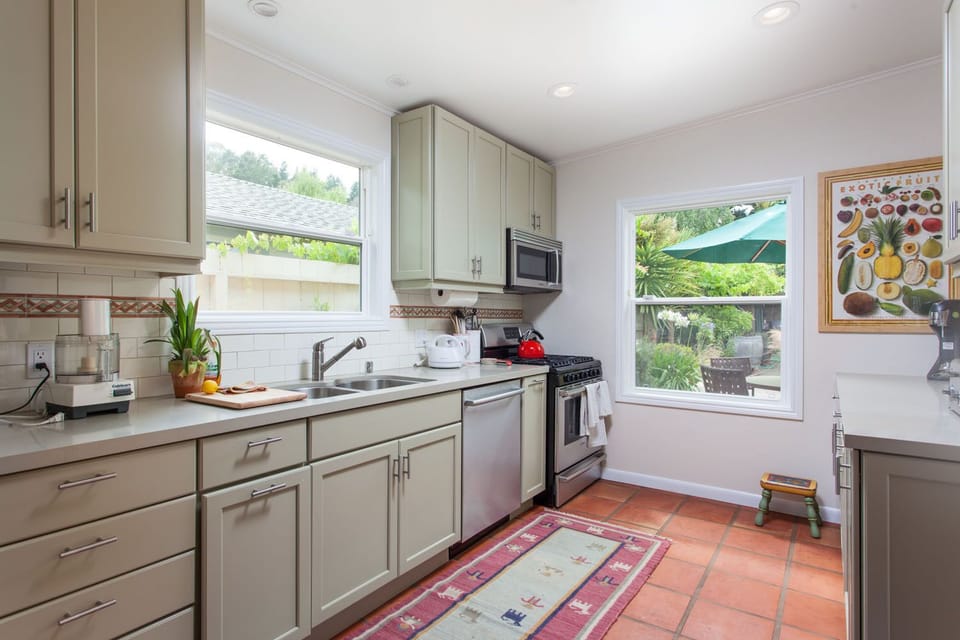 Kitchen has everything a chef needs and new appliances