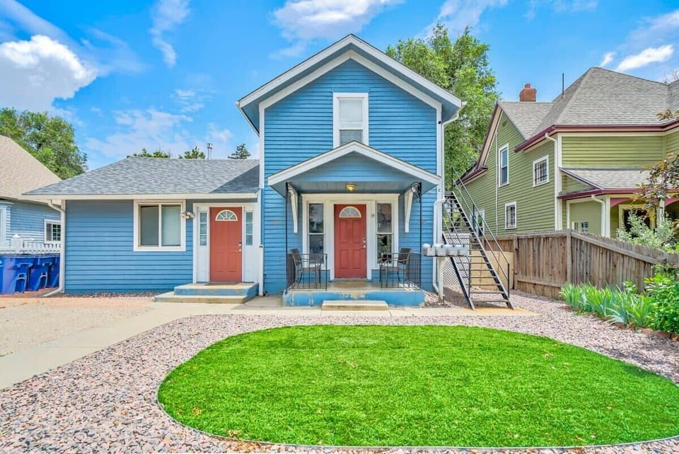Arrive to a charming blue home with a sunny front lawn—easy to pull in, drop your bags, and settle in.