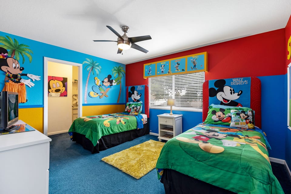 Upper level '2 Twin Mickey Mouse beds"
Your kids Paradise!