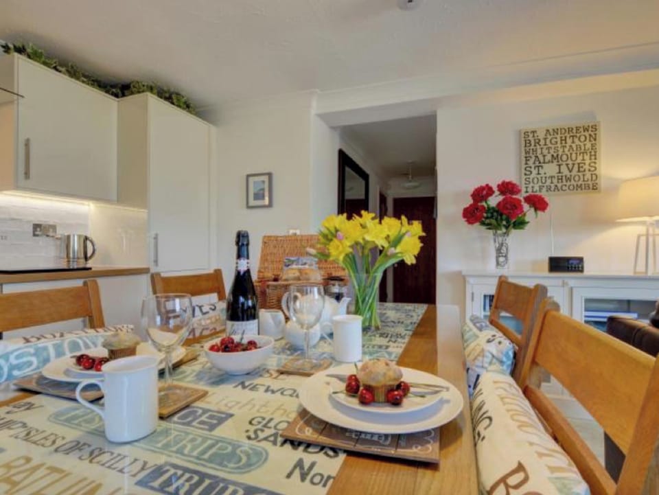 Lovely Spacious Dining