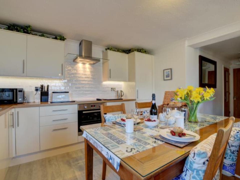 Comfortable dining with Welcome Hamper