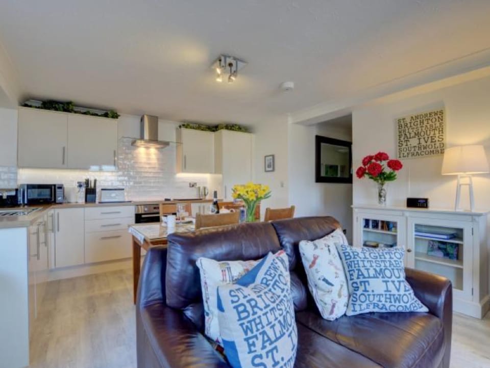 Bright Living Space with Wifi