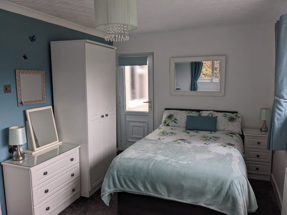 twin bedroom 