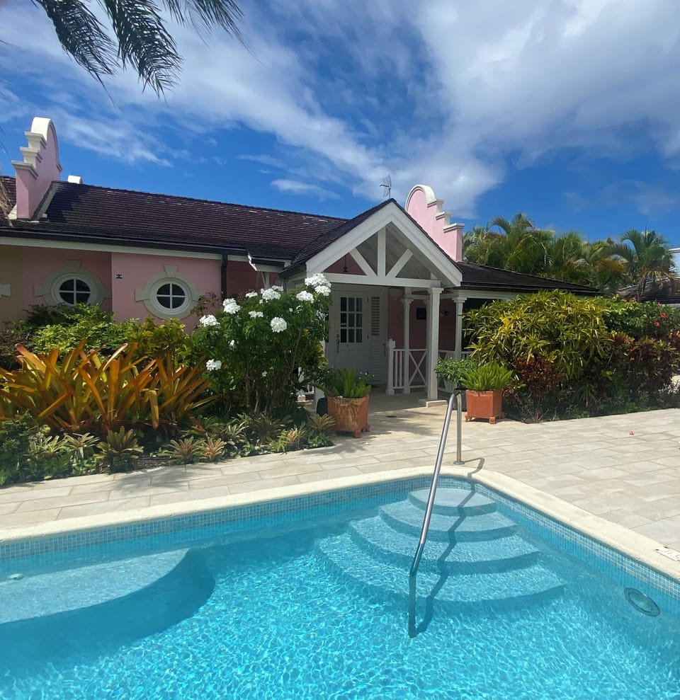 Steps from the vllla to the pool 