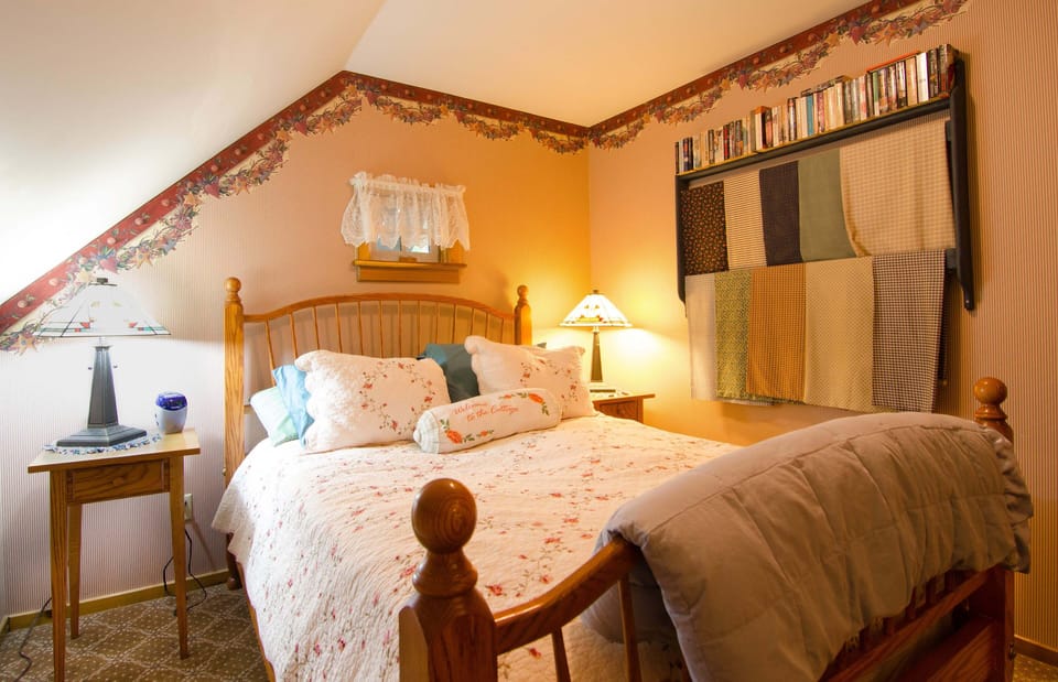 Master Bedroom with Queen Size Bed.