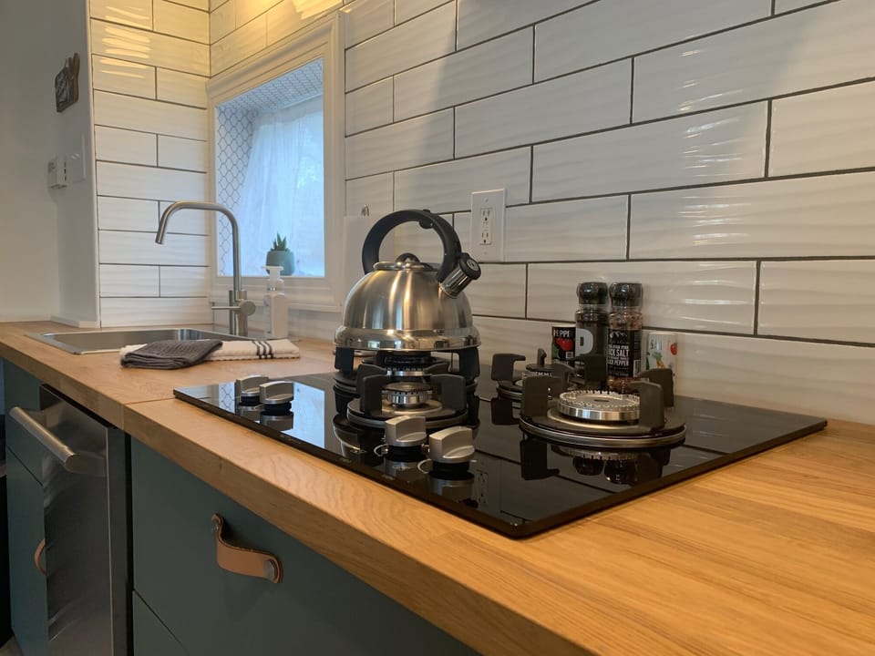 Brand new gas stove top for your culinary events.