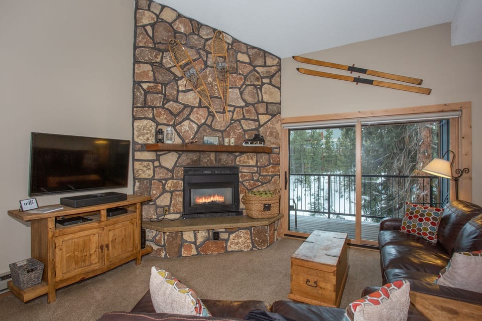 Gas fireplace with access to the deck.