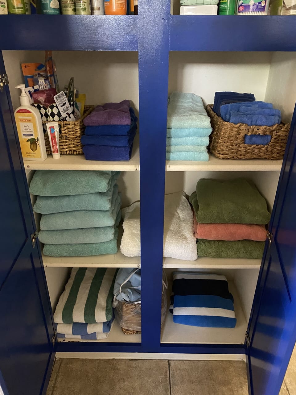 plenty of fresh towels to choose from