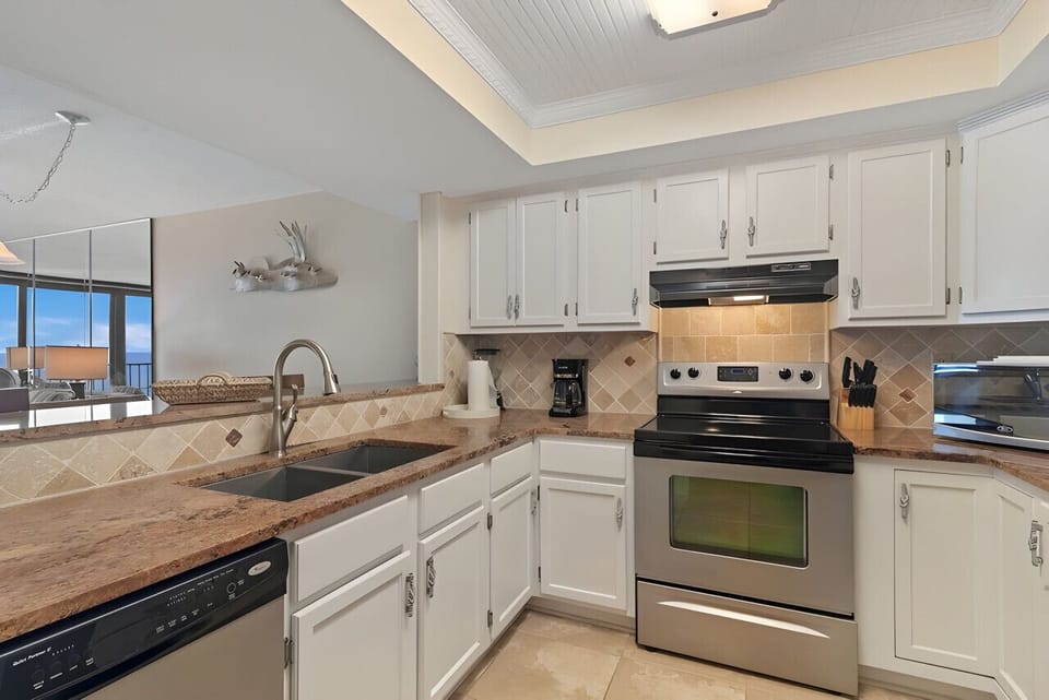 Full kitchen