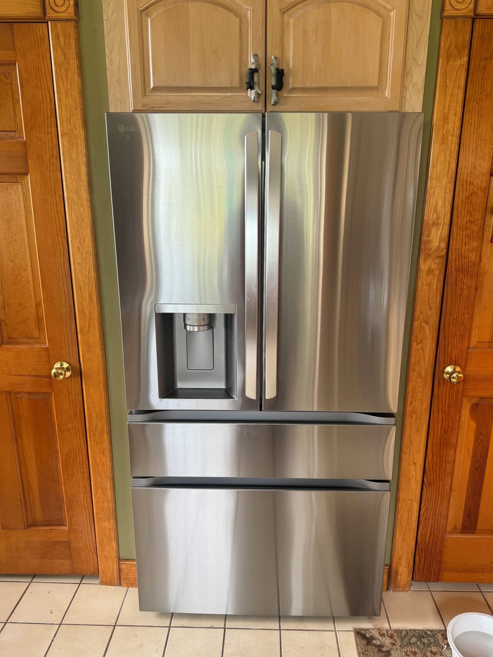 Brand new 2024, has 2 ice makers, one in the door and one down below.