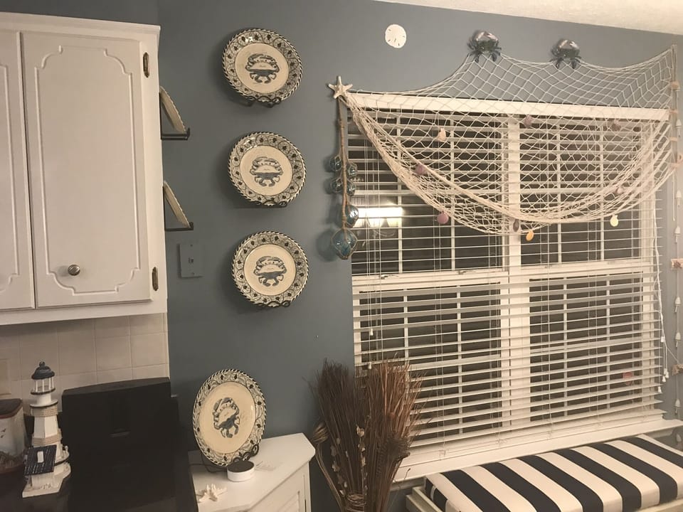 Nautical themed breakfast room. Alexa enabled.