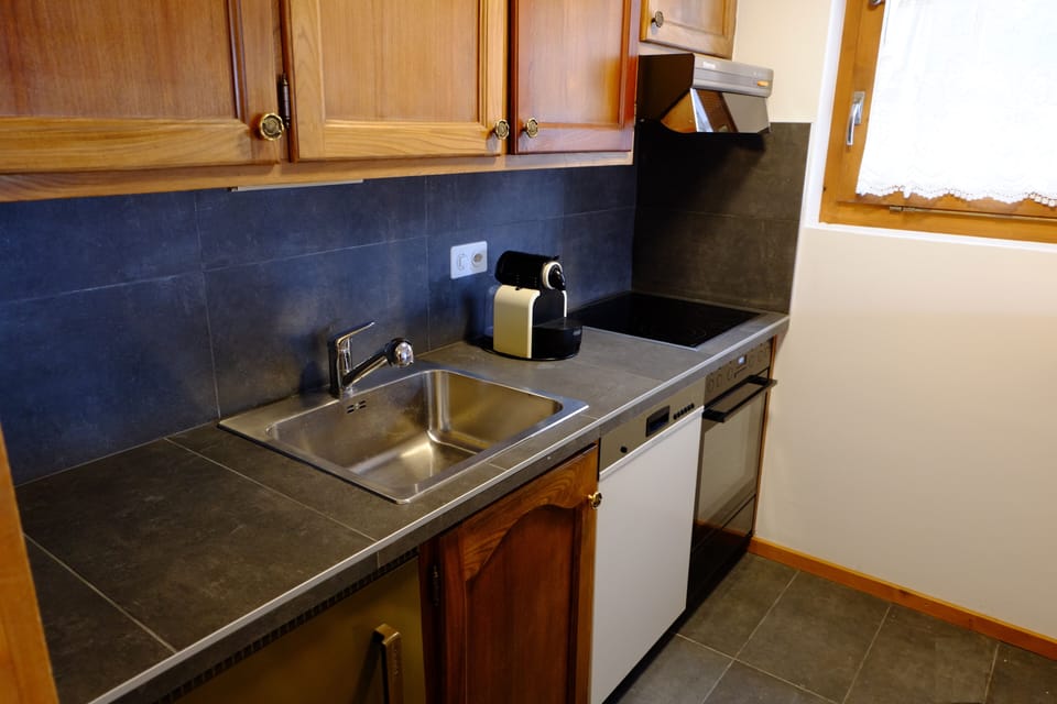 The fully furnished kitchen