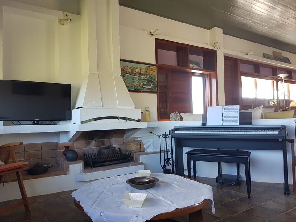 Living room, level 2