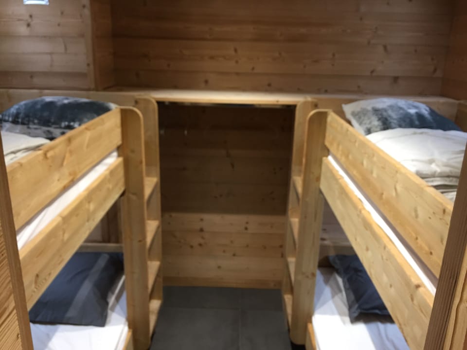 Little bedroom 3 (2X2 bunk beds)