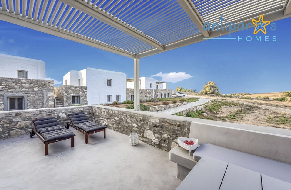 Open plan dining area. Dine with your friends and family in Antiparos Elegant villa living areas