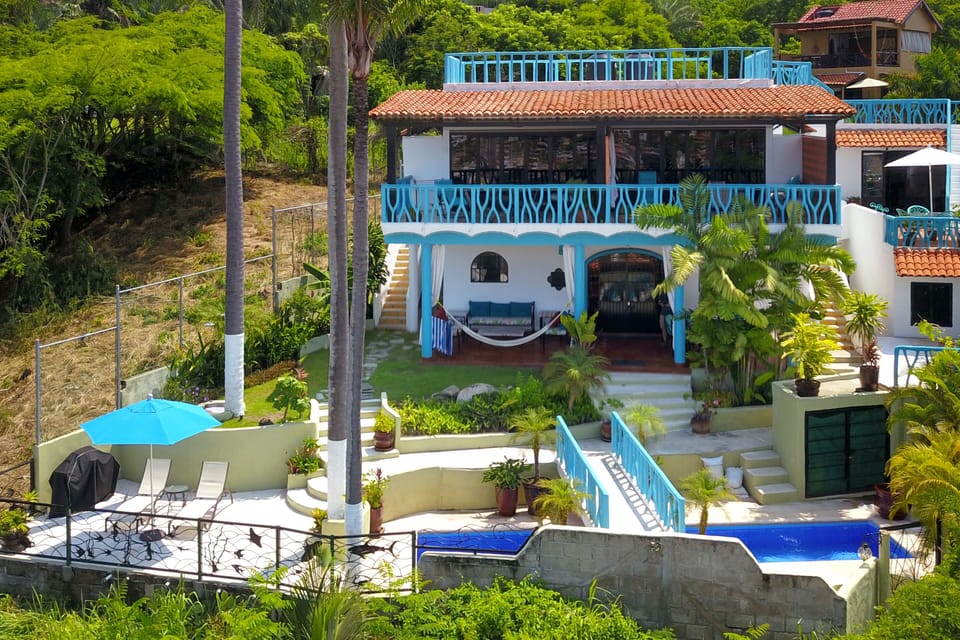 Casa Ventana al Cielo - La Luna is the upper left suite