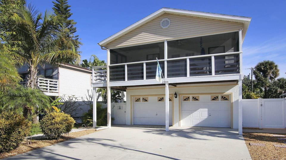 Blue Skies await you at Palmetto Sea Breeze