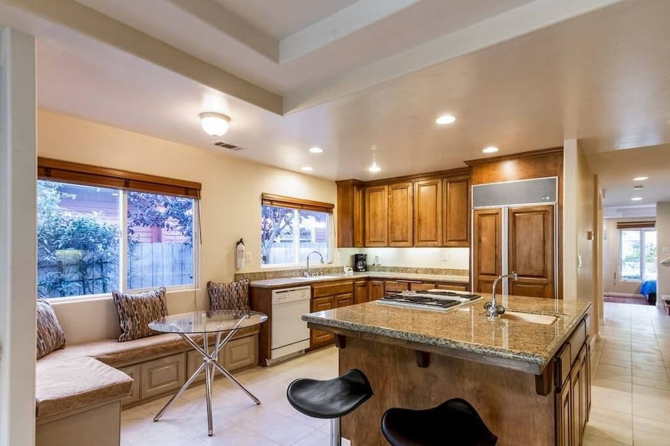 Kitchen and Breakfast Nook