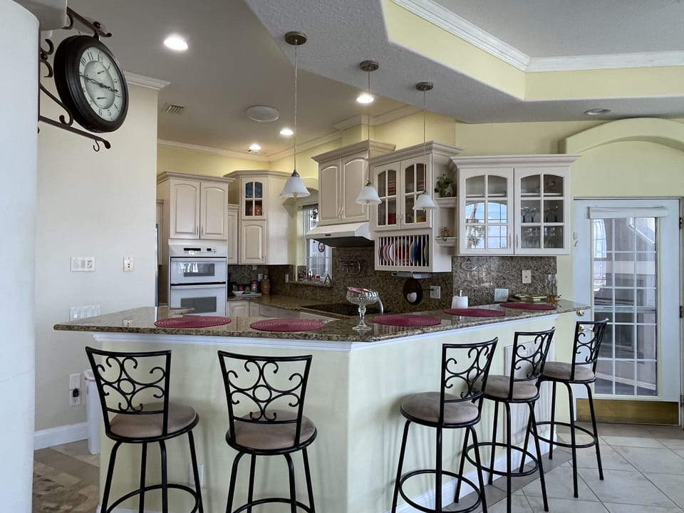 Kitchen Breakfast Bar