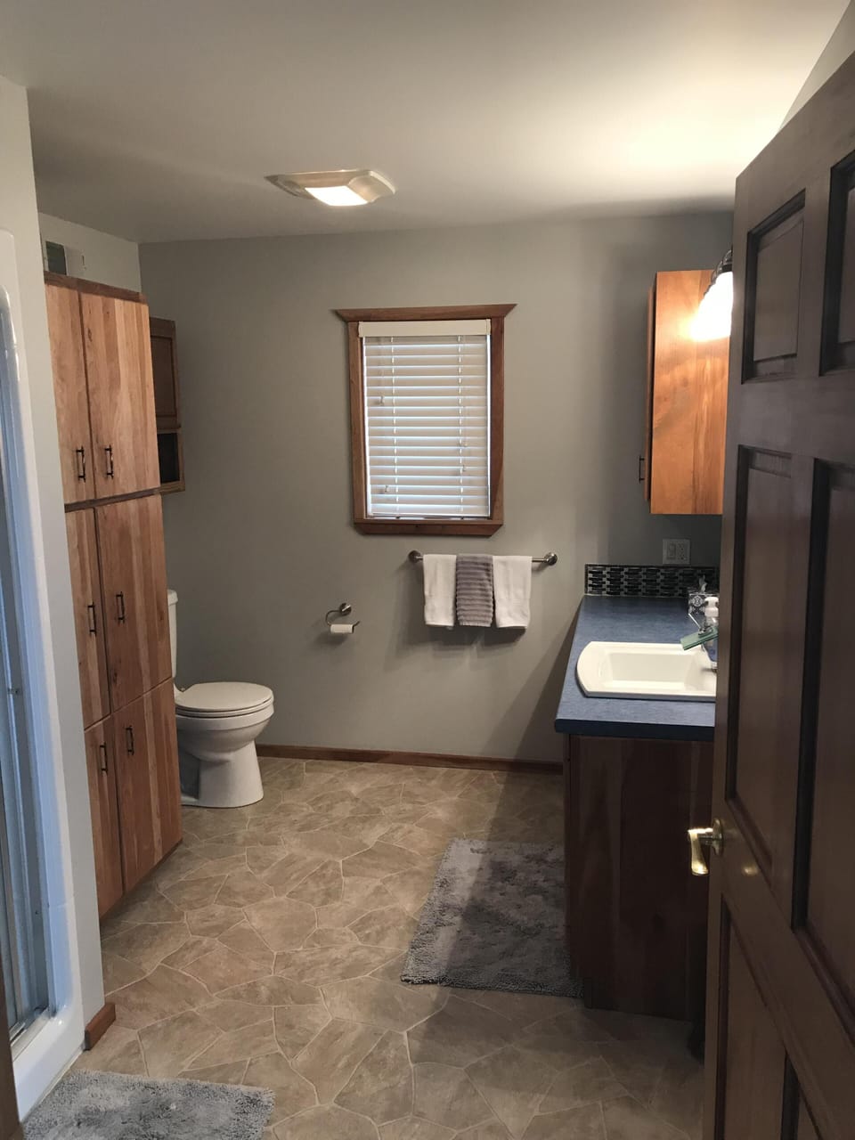 Main level full bath 