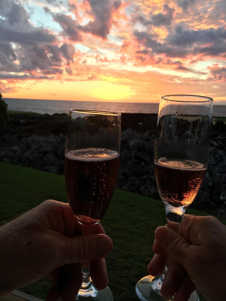  Enjoy Champagne on the 17th green of the Hualalai Golf Course!