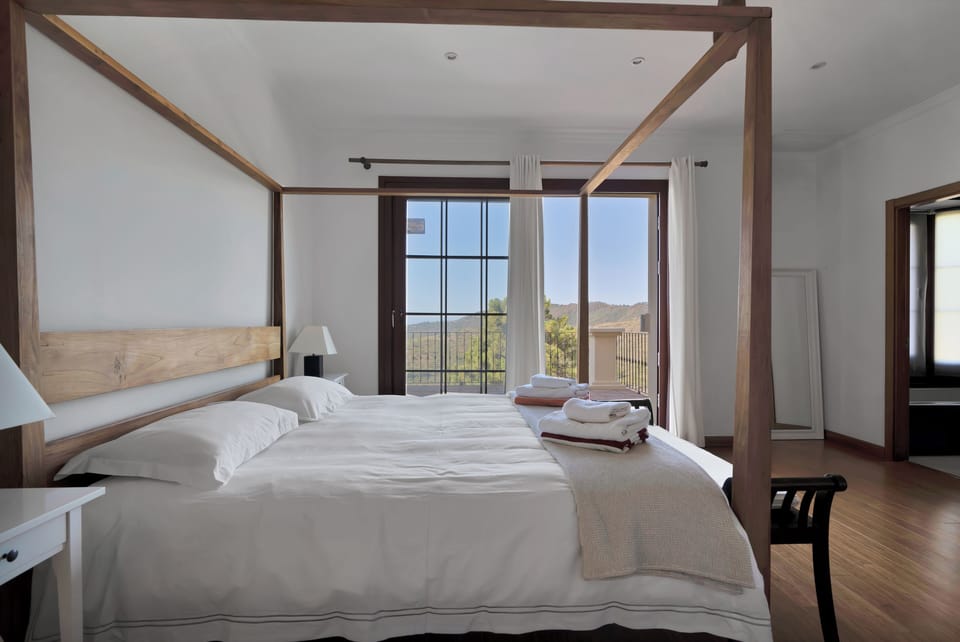 Master bedroom (bedroom 1)
