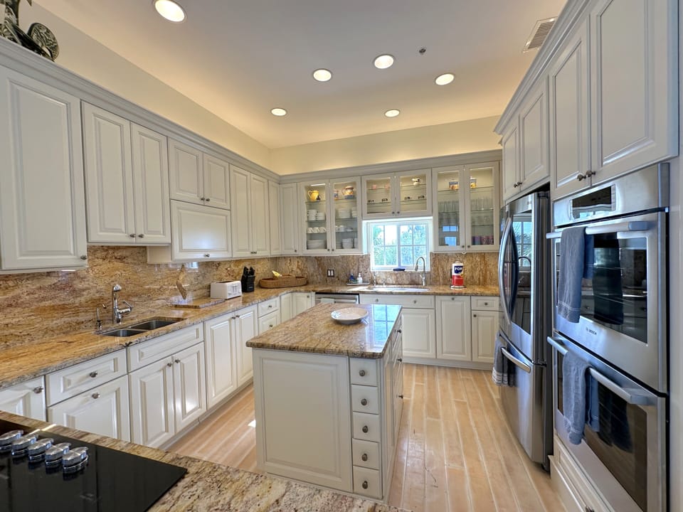 Fully equipped kitchen.