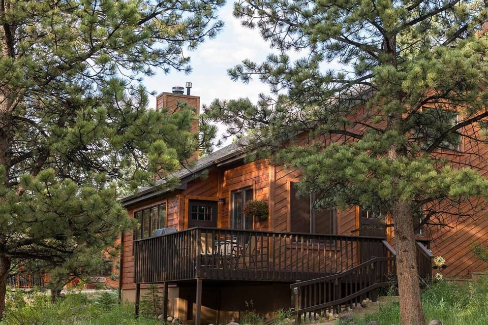 Deck with Natural Gas Grill and Deck Seating