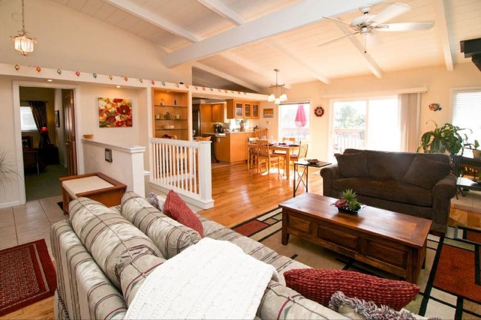 LIVING ROOM - UPPER LEVEL