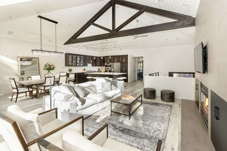 The newly remodeled main floor was completed with designer finishes and high-end furnishings and appliances.