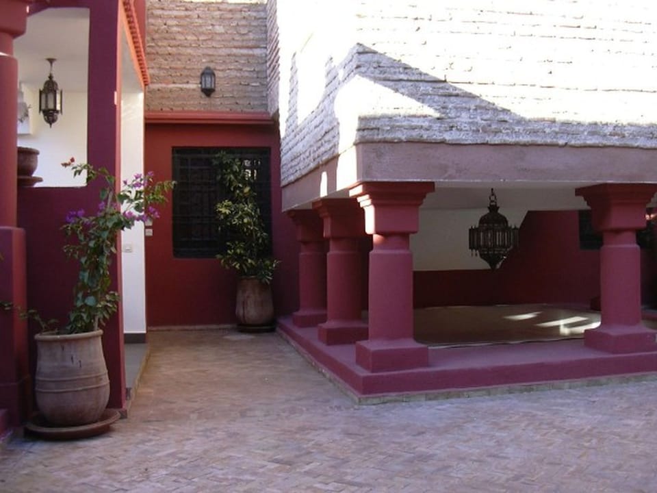 Multi tiered roof garden; 360° views of Atlas mountains and 1000 yr old mosque
