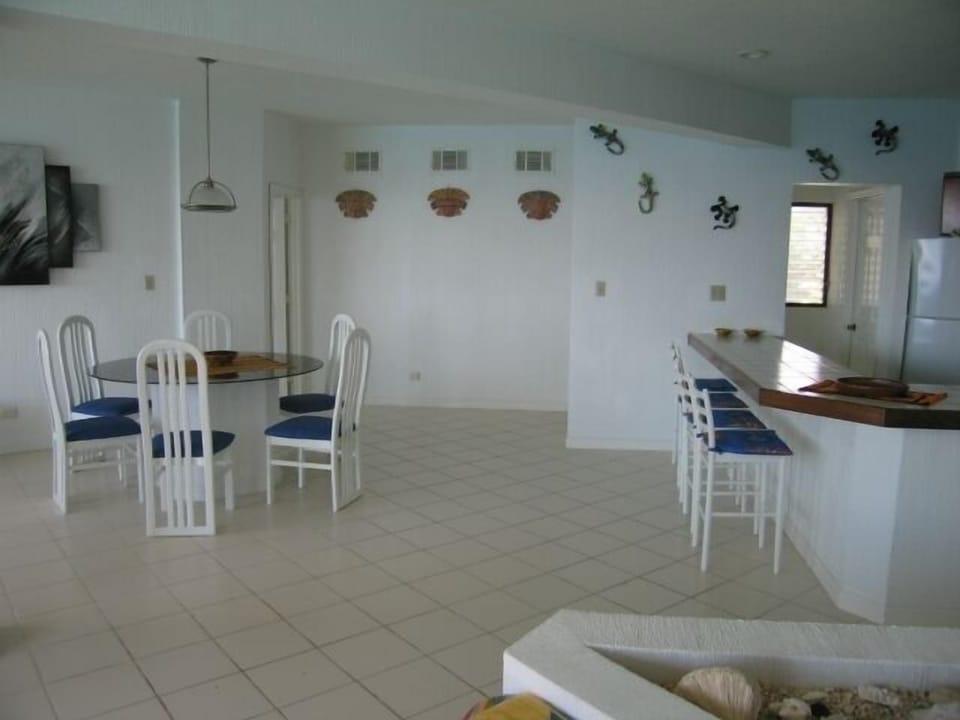Dining area and breakfast bar