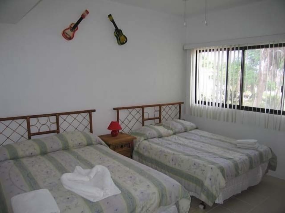 Second bedroom with two doube beds
