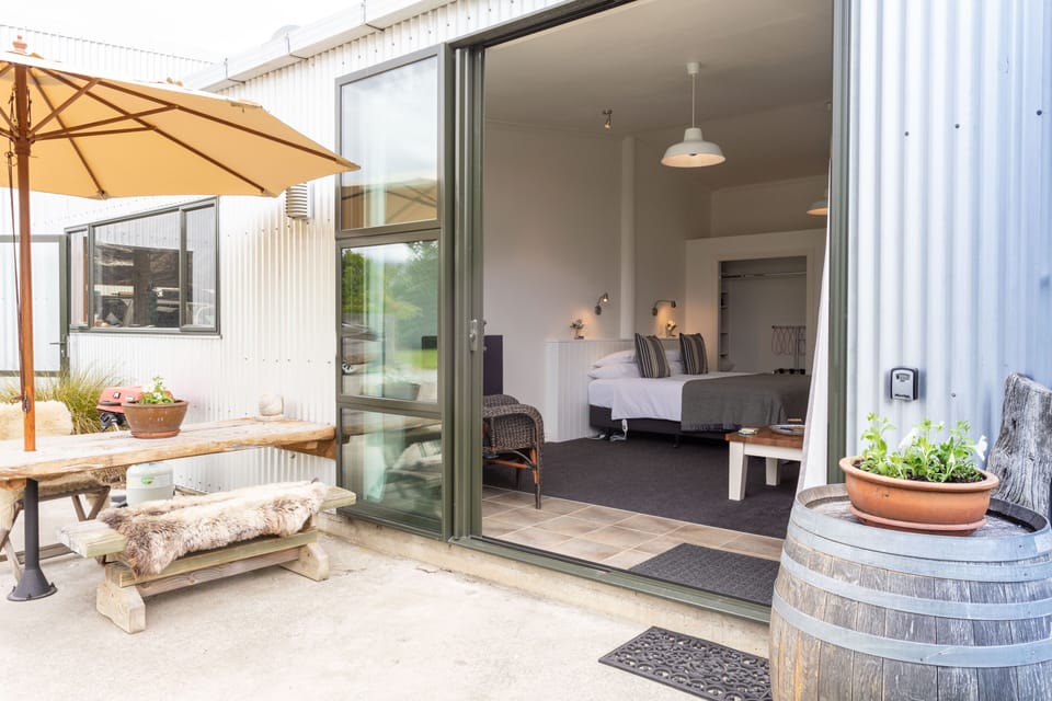 Huge opening doors to the outdoor dinning, easy access