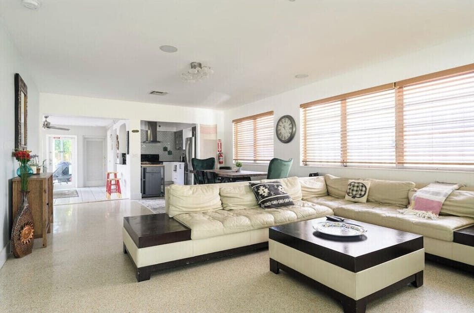 Living room with open layout /cable TV