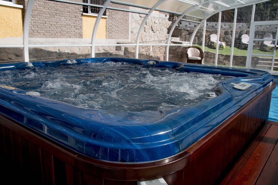 Indoor spa tub