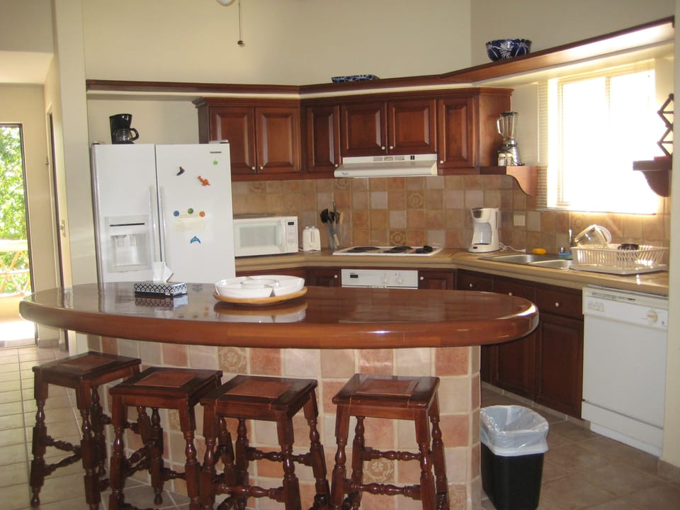A full kitchen with all the conveniences when you want to eat at home.
