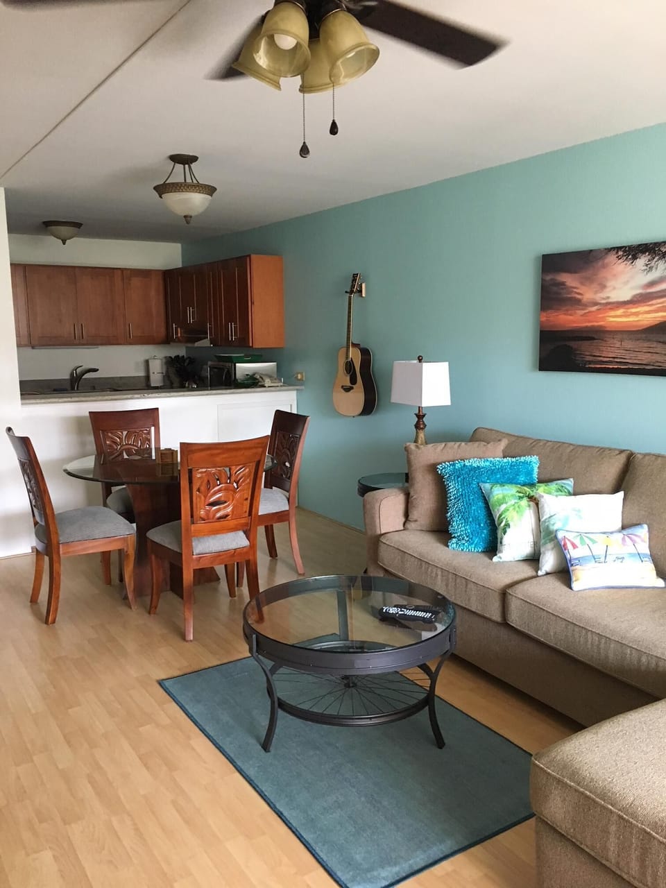 Beautiful newly furnished living room 
