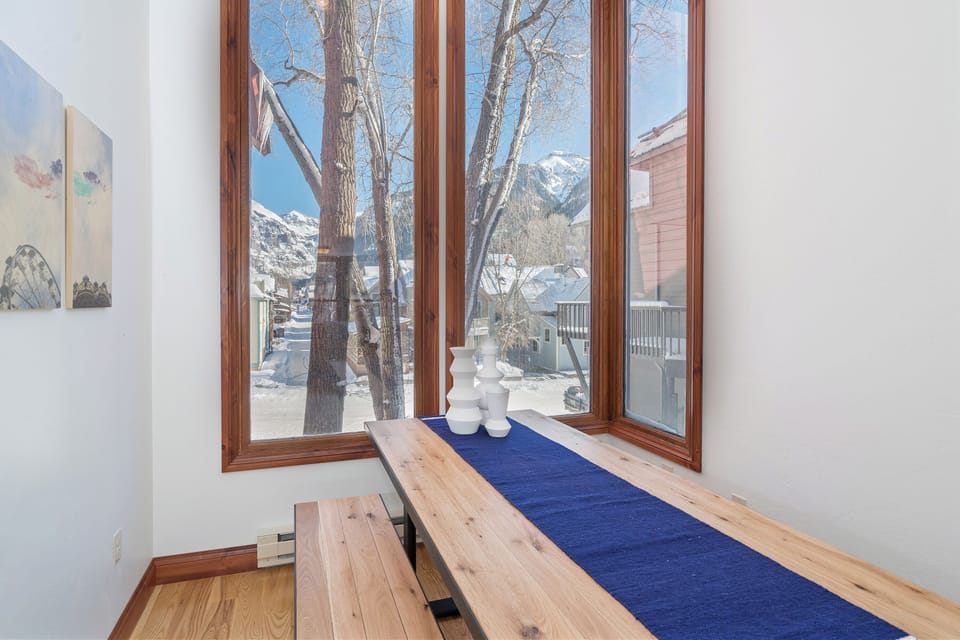 Dining area w/ explosive views of Ajax. Walk-out to new patio